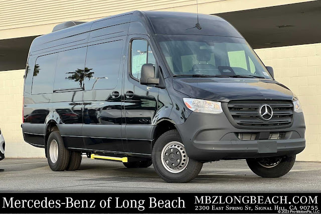 2025 Mercedes-Benz Sprinter 3500 Cargo 170 WB